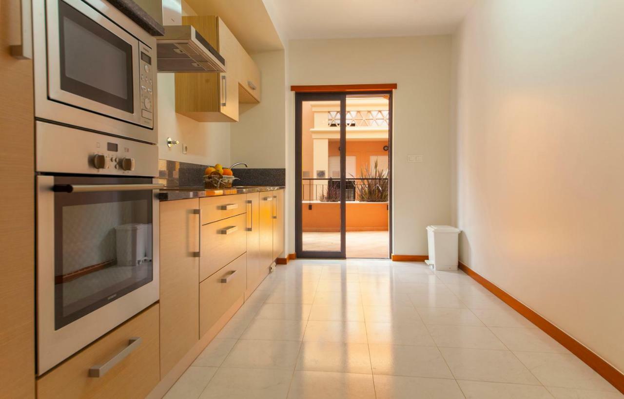 B27 - Luzbay 2 Bed Apartment Екстер'єр фото