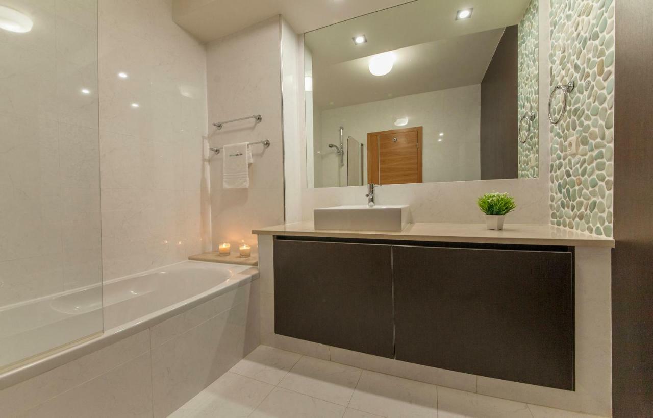B27 - Luzbay 2 Bed Apartment Екстер'єр фото